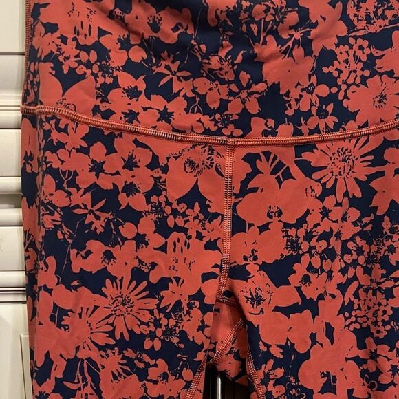 Lululemon All You Do Crop *19"
Efflorescent Dark Canyon Onyx Blue Sz 6 - Picture 5 of 10